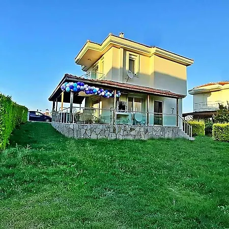 Family Friend Poolbbq 3b1 Alacati