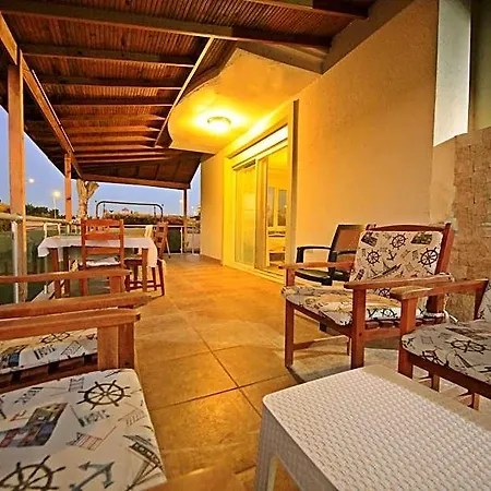 Hotel Family Friend Poolbbq 3b1 Alacati Çeşme