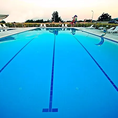 Family Friend Poolbbq 3b1 Alacati