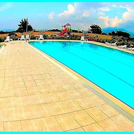 Family Friend Poolbbq 3b1 Alacati 3*